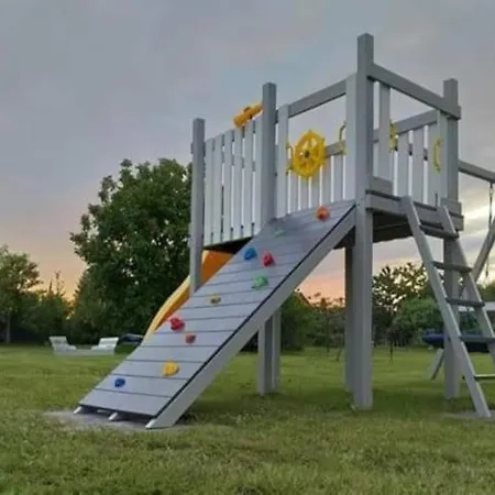Semesterbostad Family Homes, Playground, Summer Pool *